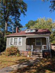 3451 Hartwood Road, Cleveland Heights, OH 44112