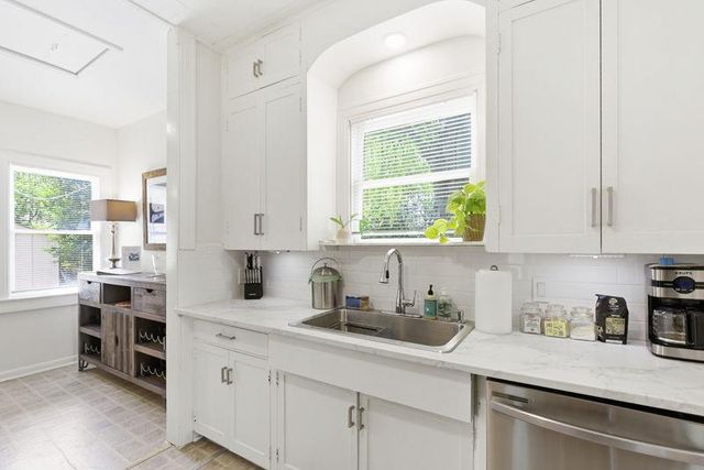 911 E 37th ST, Austin, TX 78705