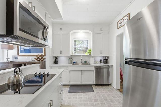911 E 37th ST, Austin, TX 78705