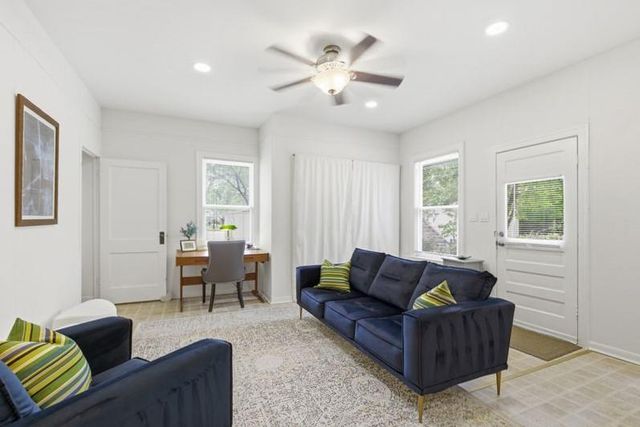 911 E 37th ST, Austin, TX 78705