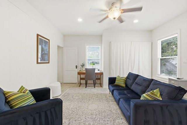 911 E 37th ST, Austin, TX 78705