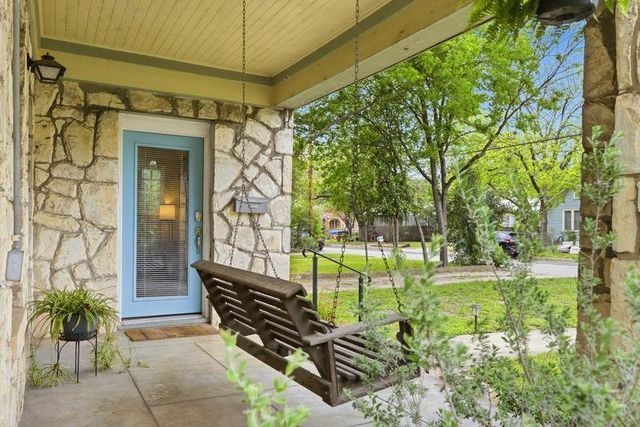 911 E 37th ST, Austin, TX 78705