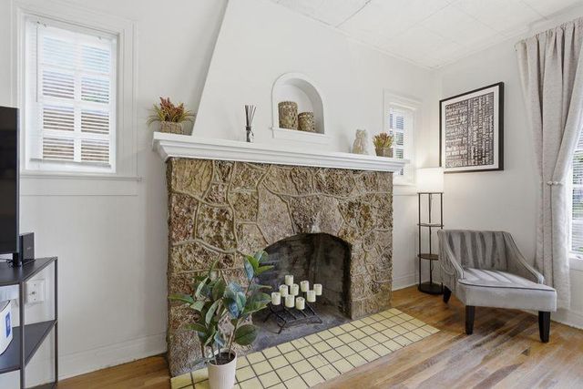 911 E 37th ST, Austin, TX 78705