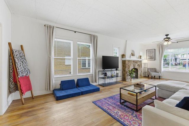 911 E 37th ST, Austin, TX 78705