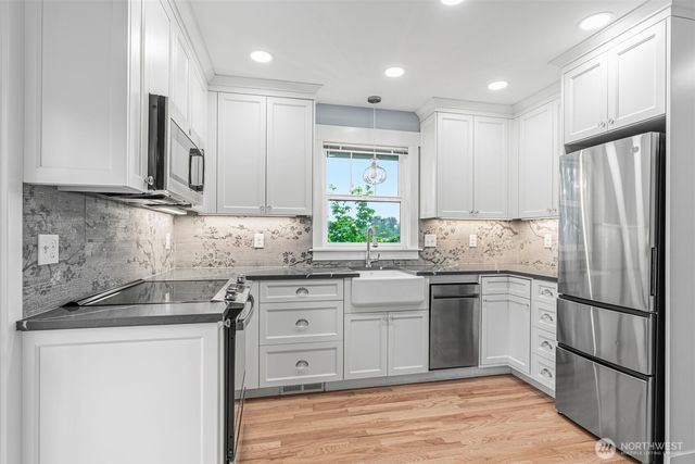 8203 Willow Grove Road, Longview, WA 98632