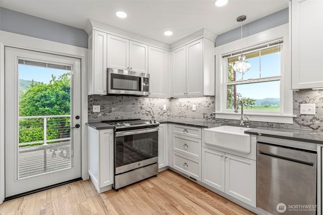 8203 Willow Grove Road, Longview, WA 98632
