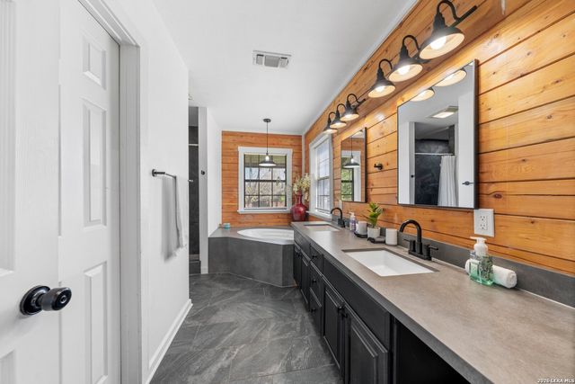 222 Metzger Road, Fredericksburg, TX 78624