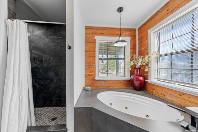 222 Metzger Road, Fredericksburg, TX 78624
