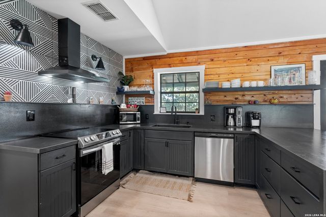 222 Metzger Road, Fredericksburg, TX 78624