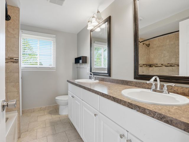 1405 Shaker Drive, Troy, MI 48083