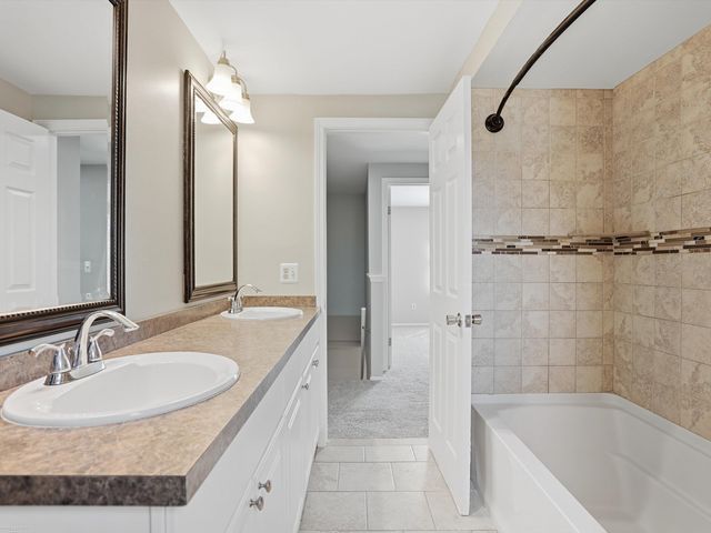 1405 Shaker Drive, Troy, MI 48083