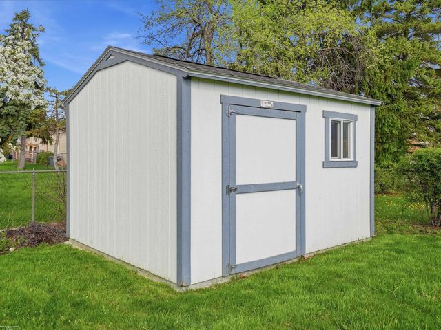 1405 Shaker Drive, Troy, MI 48083
