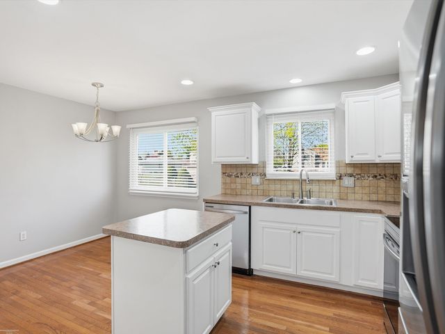 1405 Shaker Drive, Troy, MI 48083