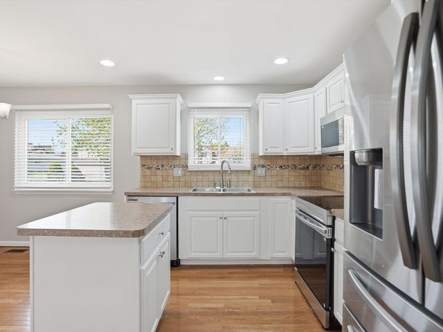 1405 Shaker Drive, Troy, MI 48083