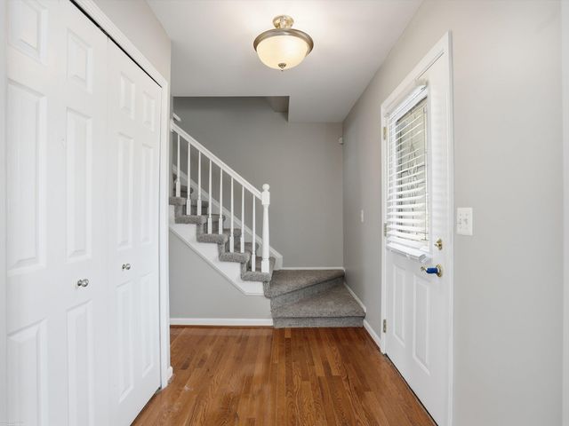 1405 Shaker Drive, Troy, MI 48083