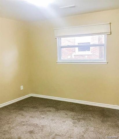 8090 Robson Street, Detroit, MI 48228