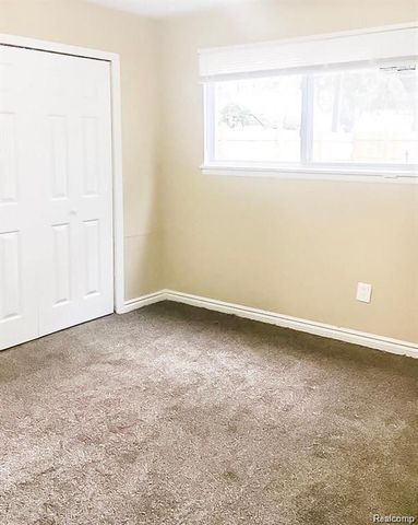 8090 Robson Street, Detroit, MI 48228