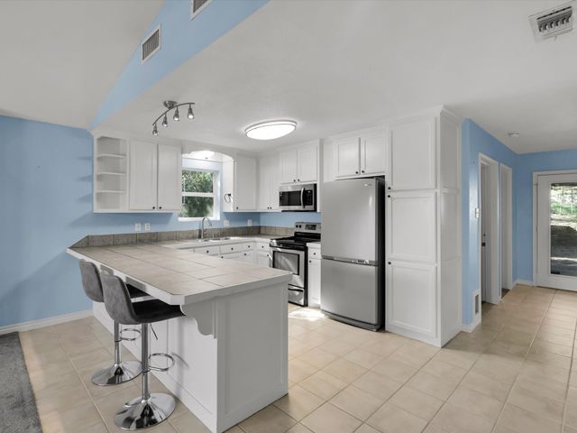 2712 Austin Drive, Granbury, TX 76048