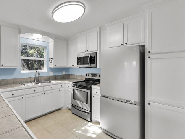 2712 Austin Drive, Granbury, TX 76048