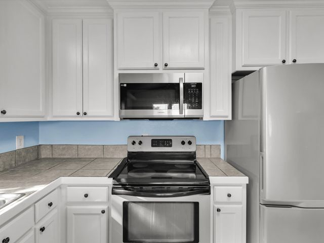 2712 Austin Drive, Granbury, TX 76048