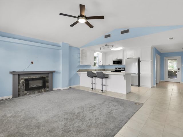 2712 Austin Drive, Granbury, TX 76048