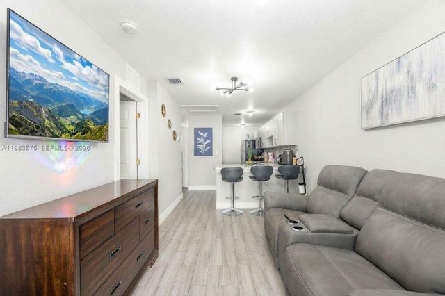 2419 NW 101st St, Miami, FL 33147