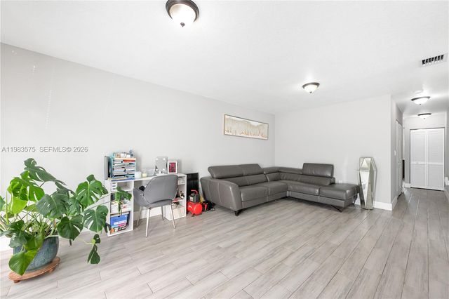 2419 NW 101st St, Miami, FL 33147