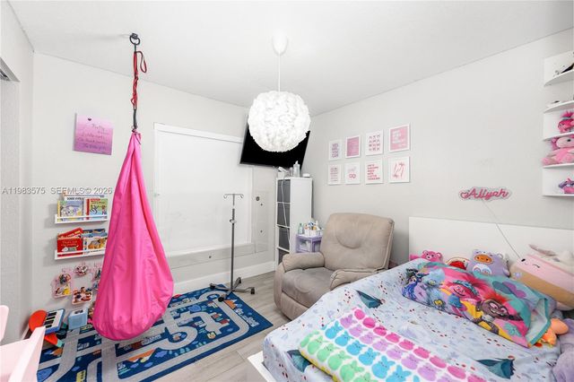 2419 NW 101st St, Miami, FL 33147