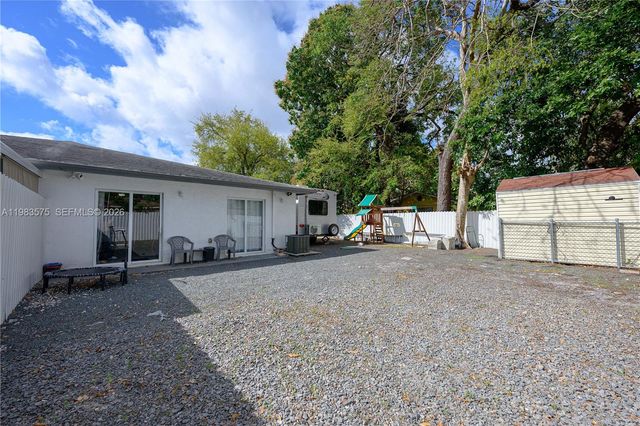 2419 NW 101st St, Miami, FL 33147