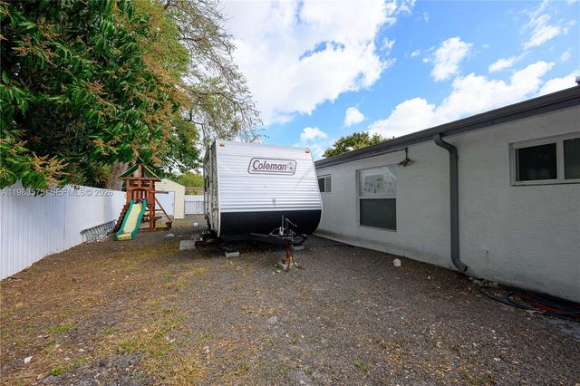 2419 NW 101st St, Miami, FL 33147