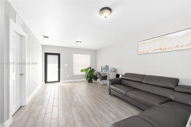 2419 NW 101st St, Miami, FL 33147