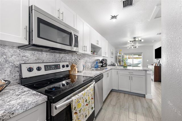 2419 NW 101st St, Miami, FL 33147