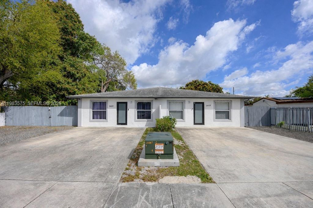 2419 NW 101st St, Miami, FL 33147