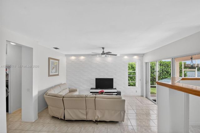 7753 Cedar Hurst Ct, Lake Worth, FL 33467