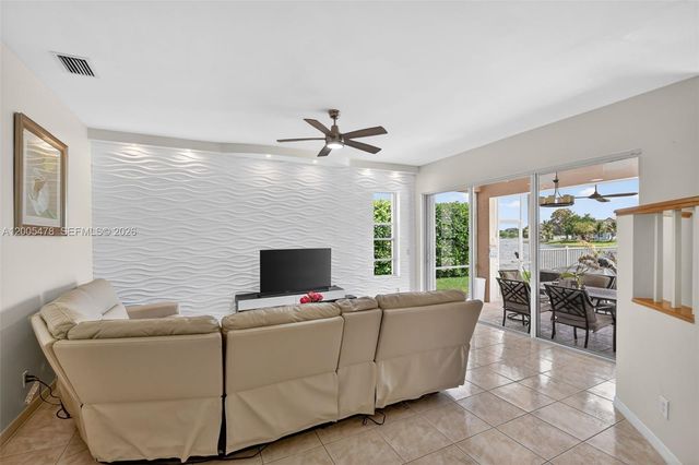 7753 Cedar Hurst Ct, Lake Worth, FL 33467