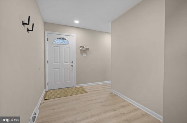 1 HAMILTON DR, Clementon, NJ 08021