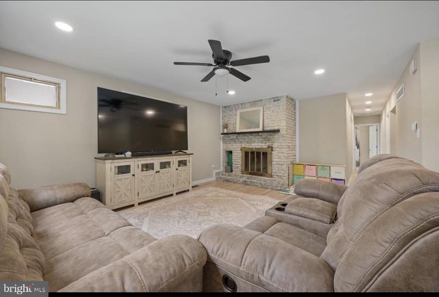 1 HAMILTON DR, Clementon, NJ 08021