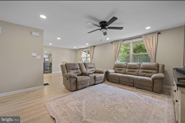 1 HAMILTON DR, Clementon, NJ 08021