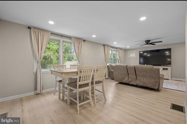 1 HAMILTON DR, Clementon, NJ 08021