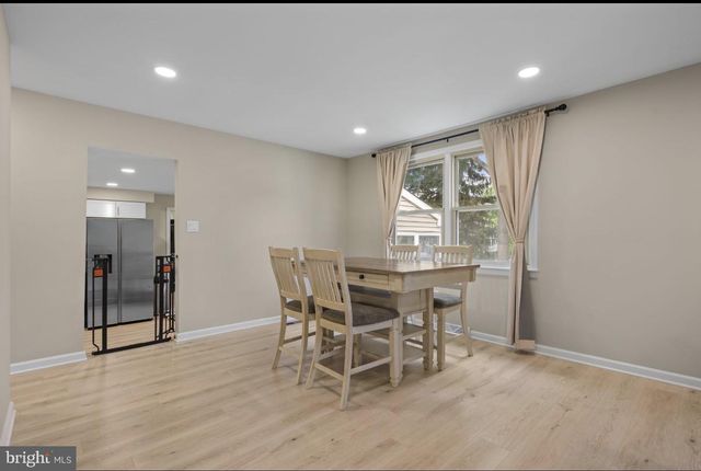 1 HAMILTON DR, Clementon, NJ 08021