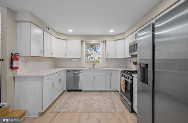 1 HAMILTON DR, Clementon, NJ 08021