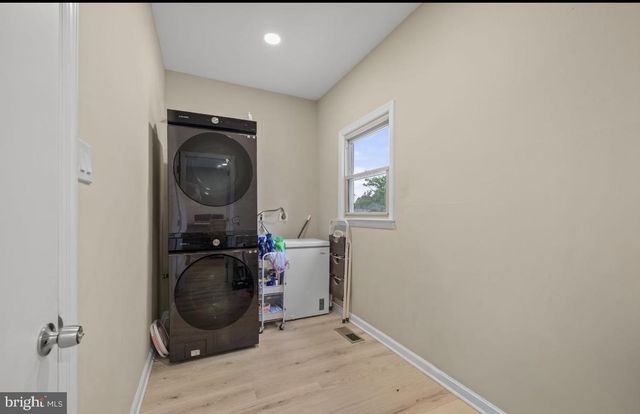 1 HAMILTON DR, Clementon, NJ 08021