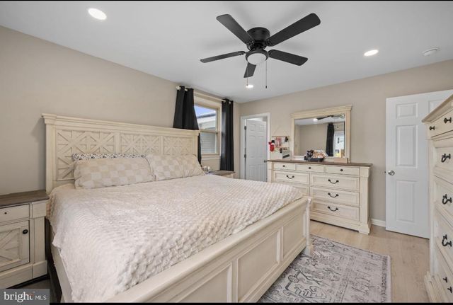 1 HAMILTON DR, Clementon, NJ 08021