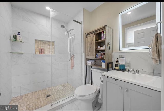 1 HAMILTON DR, Clementon, NJ 08021
