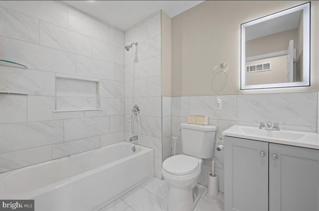 1 HAMILTON DR, Clementon, NJ 08021