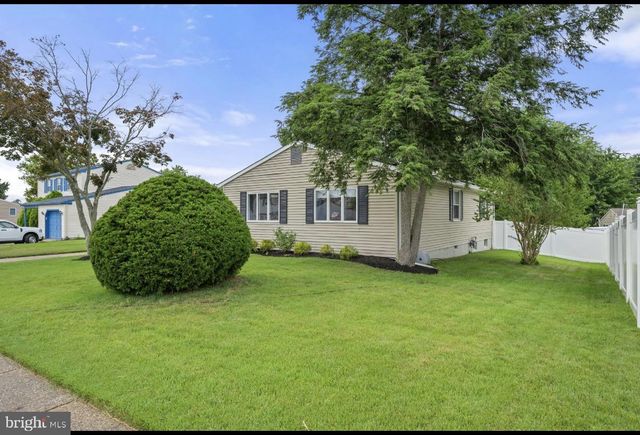 1 HAMILTON DR, Clementon, NJ 08021