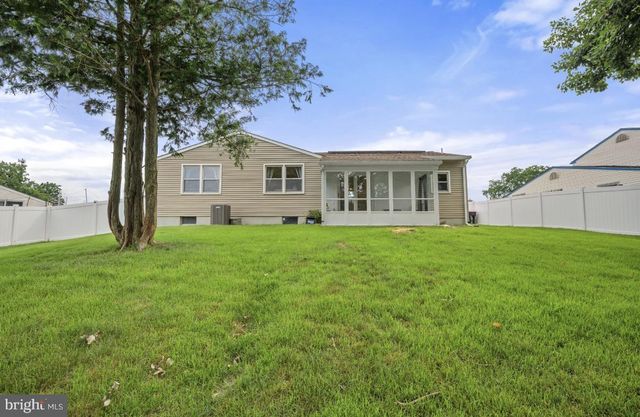 1 HAMILTON DR, Clementon, NJ 08021