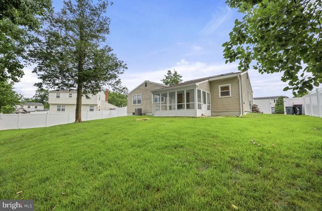 1 HAMILTON DR, Clementon, NJ 08021