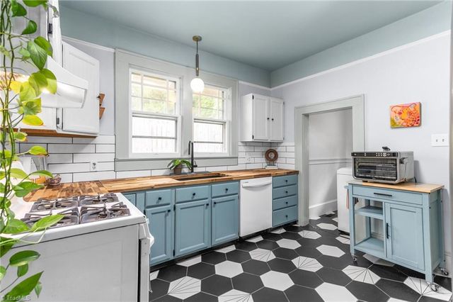 949 Hutton Street, Winston-salem, NC 27101