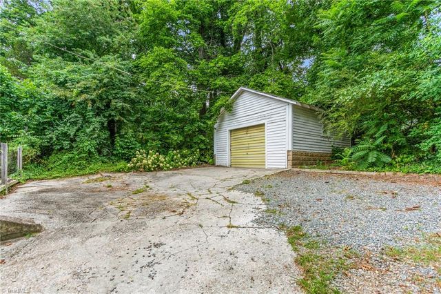 949 Hutton Street, Winston-salem, NC 27101
